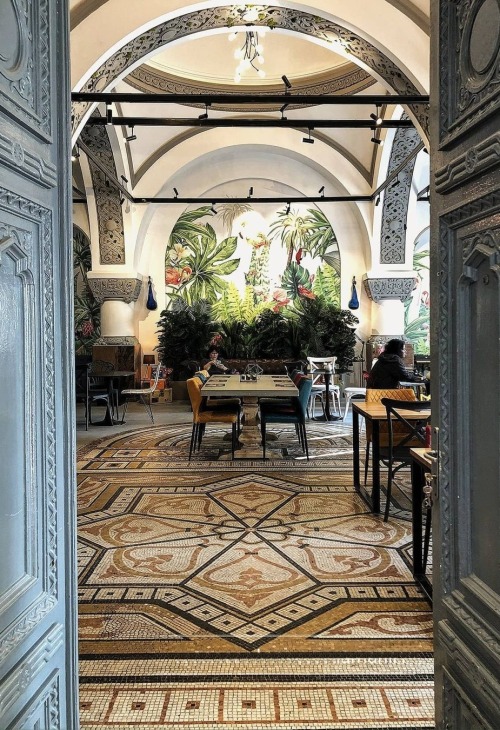 Source: http://hiddenromania.tumblr.com